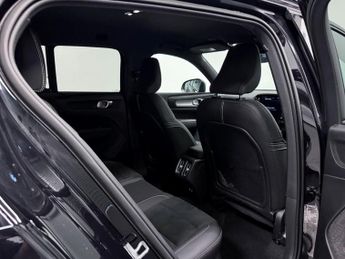 Volvo XC40 Plus B4 (197 hp) Auto