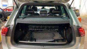 VOLKSWAGEN TIGUAN 2.0 TDI R-Line SUV 5dr Diesel DSG Euro 6 (s/s) (150 ps) **FINANC