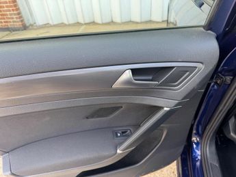 Volkswagen Golf 1.0 TSI SE Nav DSG Euro 6 (s/s) 5dr