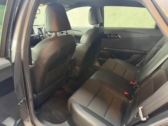 MG MG4 64kWh Trophy Long Range Auto 5dr