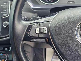 Volkswagen Tiguan 2.0 TDI BlueMotion Tech SE Navigation DSG 4Motion Euro 6 (s/s) 5