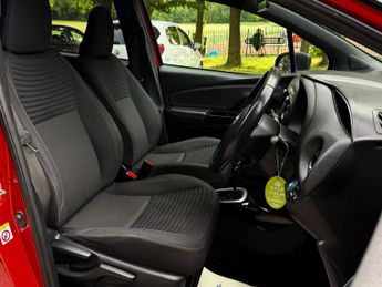 Toyota Yaris 1.5 VVT-h Design E-CVT Euro 6 5dr