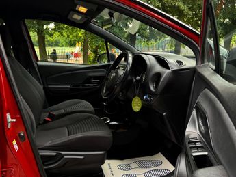 Toyota Yaris 1.5 VVT-h Design E-CVT Euro 6 5dr