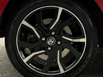 Toyota Yaris 1.5 VVT-h Design E-CVT Euro 6 5dr