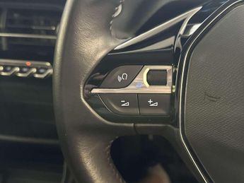 Peugeot E-2008 50kWh Active Premium SUV 5dr Electric Auto (136 ps)