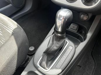Vauxhall Corsa 1.4 16V Exclusiv Auto Euro 5 5dr (A/C)