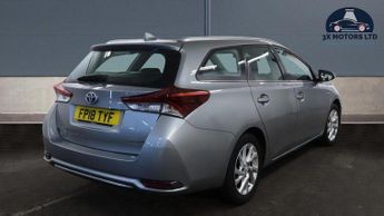 Toyota Auris 1.8 VVT-h Icon Tech Touring Sports CVT Euro 6 (s/s) 5dr