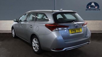 Toyota Auris 1.8 VVT-h Icon Tech Touring Sports CVT Euro 6 (s/s) 5dr
