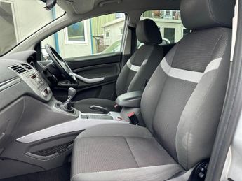 Ford Kuga 2.0 TDCi Zetec 2WD Euro 5 5dr