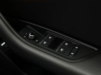 Audi A4 2.0 TDI S line S Tronic quattro Euro 6 (s/s) 4dr