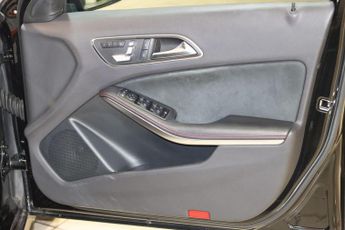 Mercedes-Benz A Class 1.6 A180 BlueEfficiency Sport 7G-DCT Euro 6 (s/s) 5dr