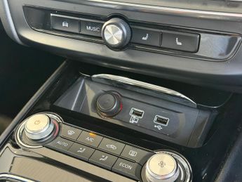 MG MG5 61.1kWh Exclusive Long Range Auto 5dr