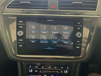 Volkswagen Tiguan 1.5 TSI Elegance SUV 5dr Petrol DSG Euro 6 (s/s) (150 ps)