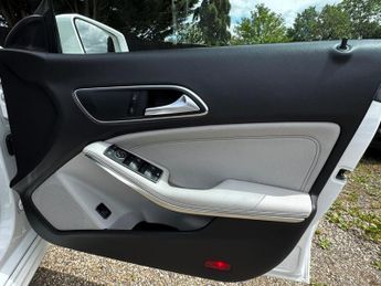 Mercedes-Benz CLA 2.1 CLA200d Sport Coupe 7G-DCT Euro 6 (s/s) 4dr