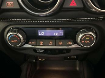 Nissan Juke 1.6 N-Connecta SUV 5dr Petrol Hybrid Auto Euro 6 (143 ps)