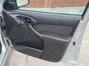 Ford Focus 1.6i 16v LX 5dr
