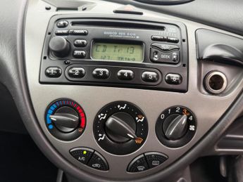 Ford Focus 1.6i 16v LX 5dr