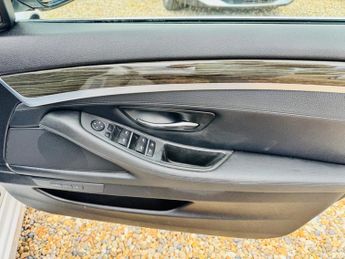BMW 5 Series 2.0 520i Luxury Saloon 4dr Petrol Auto Euro 6 (s/s) (184 ps)
