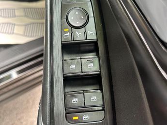 Nissan Qashqai 1.3 DIG-T MHEV N-Connecta XTRON Euro 6 (s/s) 5dr