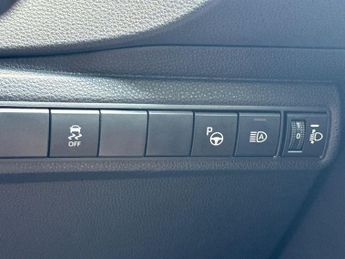 Toyota Corolla 1.8 VVT-h Design CVT Euro 6 (s/s) 5dr