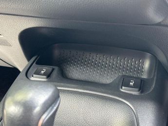 Toyota Corolla 1.8 VVT-h Design CVT Euro 6 (s/s) 5dr