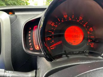 Toyota AYGO 1.0 VVT-i x-play Euro 5 5dr Euro 5