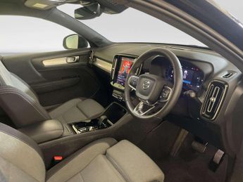 Volvo XC40 2.0 B3 MHEV Plus Dark SUV 5dr Petrol Hybrid DCT Auto Euro 6 (s/s