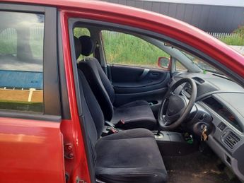 Suzuki Liana 1.6 SE 5dr