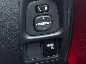 Toyota AYGO 1.0 VVT-i x-play Hatchback 5dr Petrol x-shift Euro 6 (68 ps)