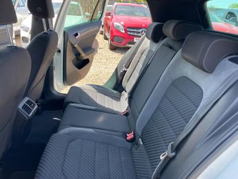 Volkswagen Golf 2.0 TDI R-Line DSG Euro 6 (s/s) 5dr