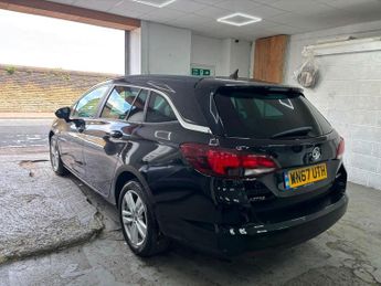 Vauxhall Astra 1.6 CDTi ecoTEC BlueInjection Tech Line Nav Sports Tourer Euro 6