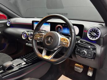 Mercedes-Benz A Class 2.0 A200d AMG Line (Premium) 8G-DCT Euro 6 (s/s) 5dr