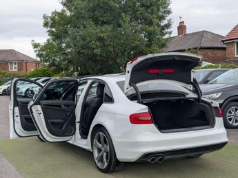 Audi A4 2.0 TDI Black Edition S Tronic quattro Euro 5 (s/s) 4dr