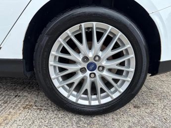 Ford Focus 1.0T EcoBoost Zetec Euro 5 (s/s) 5dr