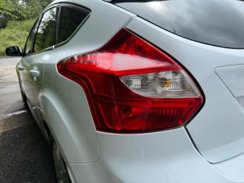 Ford Focus 1.0T EcoBoost Zetec Euro 5 (s/s) 5dr