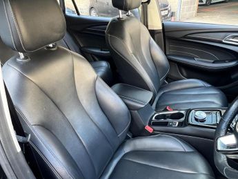 MG MG5 61.1kWh Exclusive Long Range Auto 5dr