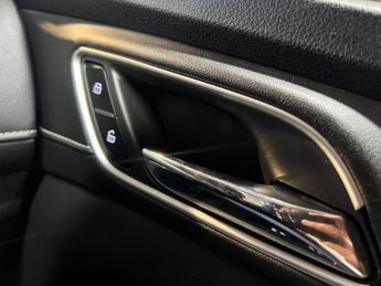 MG MG5 61.1kWh Exclusive Long Range Auto 5dr