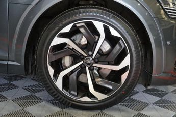 Audi e-tron 50 Black Edition Auto quattro 5dr 71.2kWh (11kW Charger)