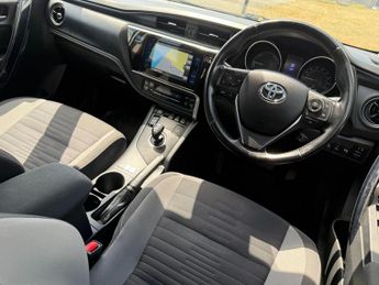 Toyota Auris 1.8 VVT-h Business Edition Hatchback 5dr Petrol Hybrid CVT Euro 