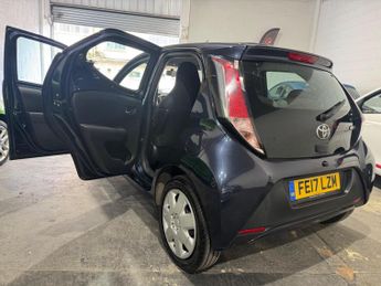 Toyota AYGO 1.0 VVT-i x-play Euro 6 5dr