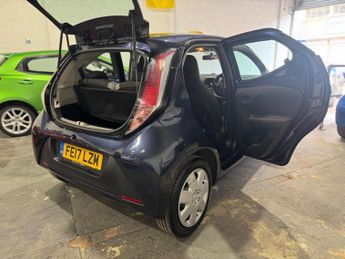 Toyota AYGO 1.0 VVT-i x-play Euro 6 5dr