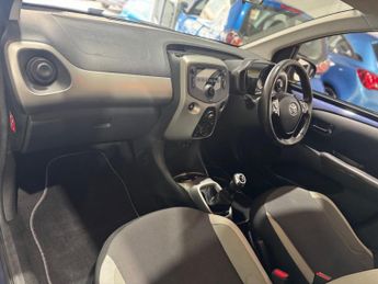 Toyota AYGO 1.0 VVT-i x-play Euro 6 5dr