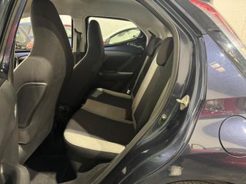 Toyota AYGO 1.0 VVT-i x-play Euro 6 5dr