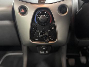 Toyota AYGO 1.0 VVT-i x-play Euro 6 5dr