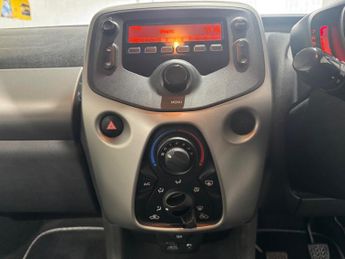 Toyota AYGO 1.0 VVT-i x-play Euro 6 5dr