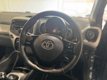 Toyota AYGO 1.0 VVT-i x-play Euro 6 5dr