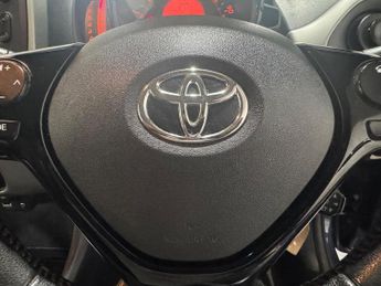Toyota AYGO 1.0 VVT-i x-play Euro 6 5dr