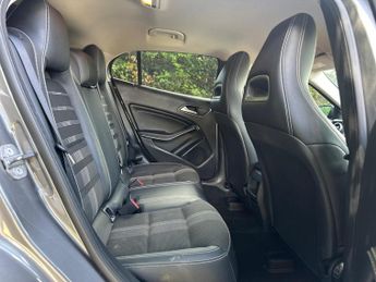 Mercedes-Benz GLA 1.6 GLA180 Urban Edition 7G-DCT Euro 6 (s/s) 5dr