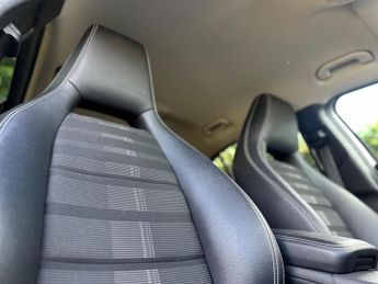 Mercedes-Benz GLA 1.6 GLA180 Urban Edition 7G-DCT Euro 6 (s/s) 5dr