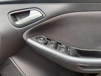 Ford Focus 1.6 Titanium Powershift Euro 5 5dr